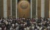 Hujan Tak Surutkan Ribuan Jemaah Salat Tarawih Perdana di Masjid Al Akbar Surabaya