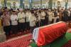 Ratusan Pelayat Hadiri Pemakaman Mantan Gubernur Sumsel Alex Noerdin - Bagian 4