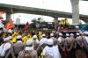 Potret Puluhan Polisi Pakai Peci dan Sorban Amankan Aksi BEM UI di Mabes Polri - Bagian 6