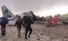 Pesawat Militer Bolivia Bawa Uang Kertas Jatuh di Jalanan Padat, Warga Berebut Uang Berserakan