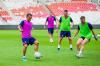 Potret Para Legenda Barcelona Latihan di Stadion GBK - Bagian 3