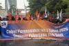 Di Tengah Hujan, Massa Buruh Berdemo di Depan Gedung Kemnaker