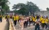 Massa Mahasiswa Longmarch dari Simpang Susun Semanggi ke Bundaran HI