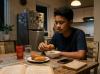 Waspada! Makan Fried Chicken dan Sosis Tiap Hari Bisa Picu Penyakit Jantung