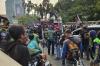 Driver Ojol dan Taksi Online Demo di Monas, Jalan Medan Merdeka Selatan Ditutup