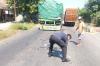Kecelakaan Tragis di Jombang, Pemotor Tewas Terlindas Truk Gandeng saat Menyalip