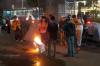 Demo Mahasiswa di Kejagung Berlanjut hingga Malam, Massa Bakar Ban-Dirikan Tenda