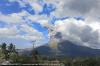 Gunung Lewotobi Laki-laki Erupsi, Kolom Abu Tebal Membubung hingga 1.200 Meter