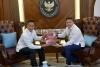 Ketum Kadin Anindya Bakrie Temui Seskab Teddy, Perkenalkan Buku We Buy from Indonesia