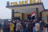 Massa Luruk Polsek Beji Pasuruan, Tuntut Polisi Penganiaya Warga hingga Tewas Dipecat
