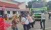 Unik! Bukan Tarik Tambang, Emak-Emak di Terminal Kalideres Adu Kuat Tarik Bus AKAP 20 Ton