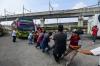 Melihat Kekuatan Sopir Ikuti Lomba Tarik Bus saat Lomba 17 Agustus - Bagian 4