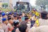 Demo BEM UI, Mahasiswa dan Polisi Sempat Saling Dorong di Jalur Busway