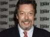 Kabar Duka, Aktor Legendaris Tim Curry Meninggal Dunia