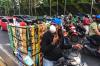 Kabut Asap Karhutla Menebal, Warga Palembang Bergerak Bagikan Masker - Bagian 4