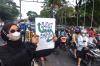 Kabut Asap Karhutla Menebal, Warga Palembang Bergerak Bagikan Masker - Bagian 2