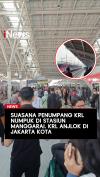 Penampakan Penumpang KRL Menumpuk di Stasiun Manggarai akibat Kereta Anjlok