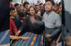 Mencekam! Massa Kepung Polres Sumba Barat Sambil Bawa Jenazah yang Diduga Ditembak Polisi