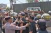 Massa Pro dan Kontra Sudewo Bentrok di Tipikor Semarang, Polisi Turun Tangan