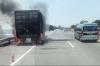 Truk Kontainer Bawa Paket Terbakar di Tol Solo-Ngawi, Api Merembet Dekati Permukiman