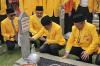 Bahlil Pimpin Golkar Ziarah ke TMP Kalibata, Tabur Bunga di Makam BJ Habibie