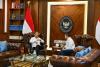 Seskab Teddy Bertemu Menteri KP Trenggono, Bahas Progres 100 Kampung Nelayan