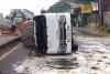 Kecelakaan Truk Angkut Telur Terguling gegara Hindari Pemotor di Pasuruan, Lalin Macet