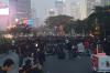 Gerimis Tak Surutkan Aksi Demo Mahasiswa, Polisi Masih Sekat Jalan ke Bundaran HI