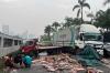 Kecelakaan 2 Truk di Depan Gedung DPR, Keramik Berserakan Bikin Jalan Gatsu Macet Parah