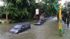Prajurit TNI Ini Gendong Pelajar Mengarungi Banjir di Medan - Bagian 3