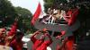 Iringi Daftar Caleg ke KPU, Simpatisan PDIP Bawa Ondel-Ondel - Bagian 6