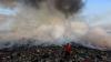 Gunung Sampah di TPA Antang Makassar Terbakar, Asap Membubung Tinggi - Bagian 1