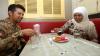 Khofifah-Emil Cicipi Es Krim Merah Putih Buatan Zangrandi - Bagian 2