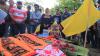 Makam Anggota Jakmania Haringga Sirila Dipenuhi Syal Persija - Bagian 1