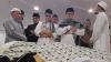 Momen Zulkifli Hasan Salatkan Jenazah KH Maimoen Zubair - Bagian 1