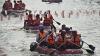 Serunya Lomba Balap Perahu Dayung Memeriahkan HUT ke-74 RI di Sungai Ciliwung - Bagian 1