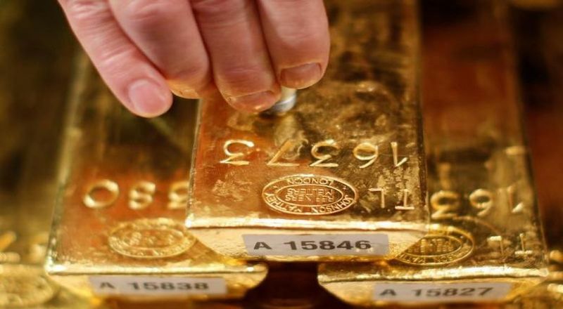 Dolar Loyo, Emas Berjangka Merangkak Naik