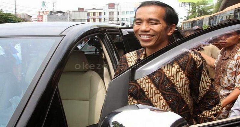 Sebelum Debat, Jokowi-Ma'ruf Salat Magrib Berjamaah di Istana Merdeka