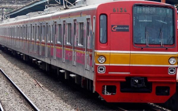 Tertabrak Kereta Api, Pasangan Muda Meninggal di Bawah Guyuran Hujan