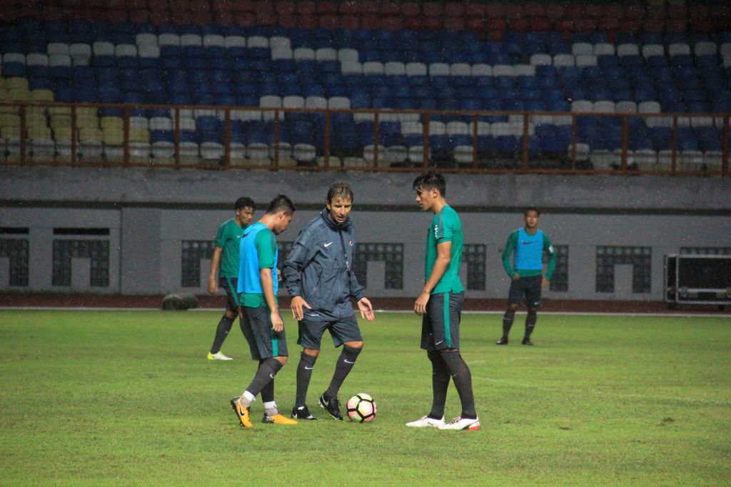 Ilham Armaiyn Jadi Striker, Egy Dicadangkan