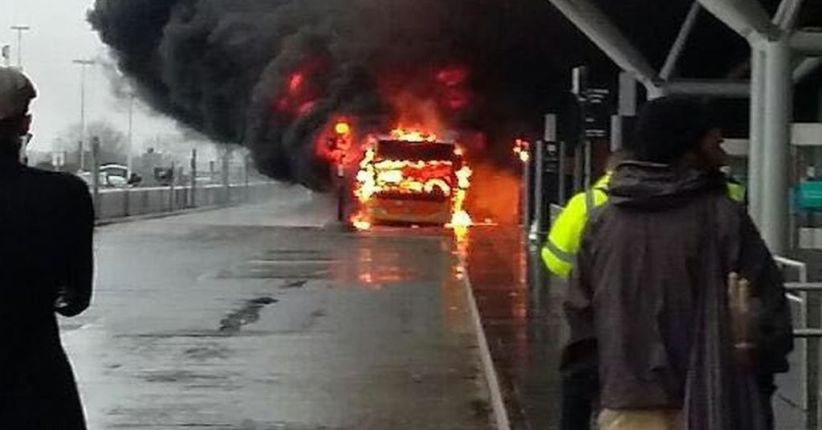 Shuttle Bus Terbakar, Penerbangan di Bandara Inggris Dibatalkan