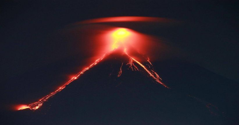 Bak Air Mancur, Gunung Mayon Semburkan Lahar Setinggi 600 Meter