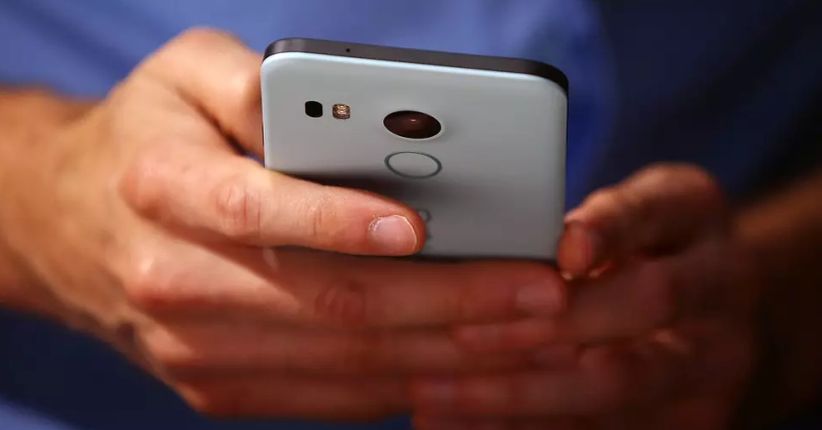 Unggah Video Ciuman dengan Siswi saat Les, Guru SMA Dipecat