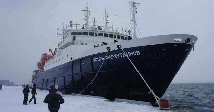Kapal Rusia Angkut 127 Penumpang Terjebak di Laut Pasifik yang Membeku