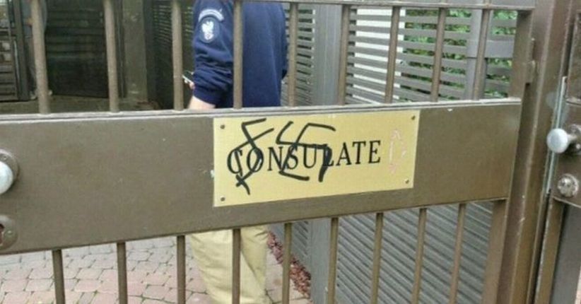 Kantor Kedubes Polandia di Israel Dicoret dengan Simbol Nazi