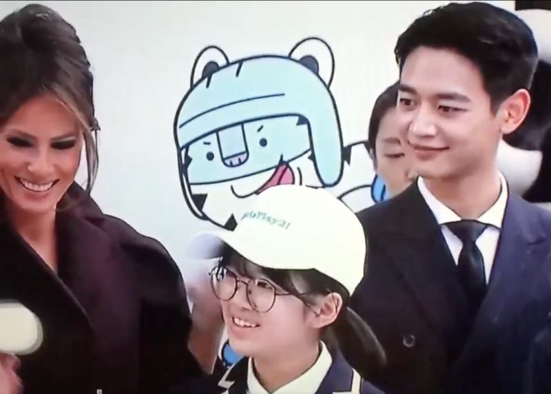 Senyum Lebar Melania Trump di Samping Minho 'SHINee' Bikin Heboh