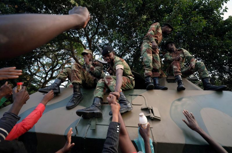 Orang Dekat Mugabe Mulai Disingkirkan, Menkeu Diseret ke Pengadilan