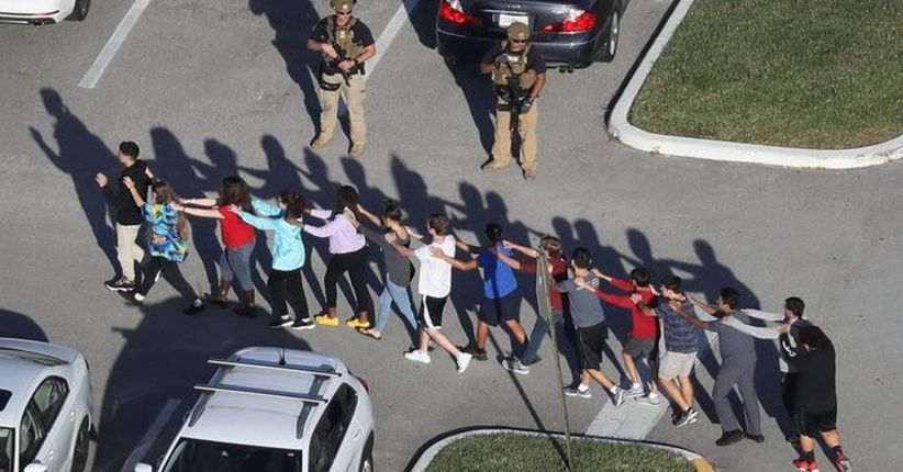 Cuma Diam saat Siswa di Florida Ditembaki, Polisi AS Mengundurkan Diri