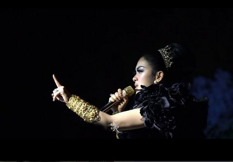 Diprotes Terlalu Mahal, Tiket Konser Rp25 Juta Syahrini Sold Out 