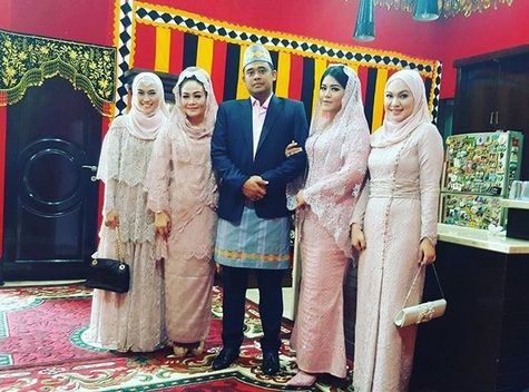 Sosok di Balik Gaun Kebaya Kahiyang Ayu saat Haroan Boru di Medan